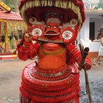 vayanattu_kulavan_or_thondachan_theyyam