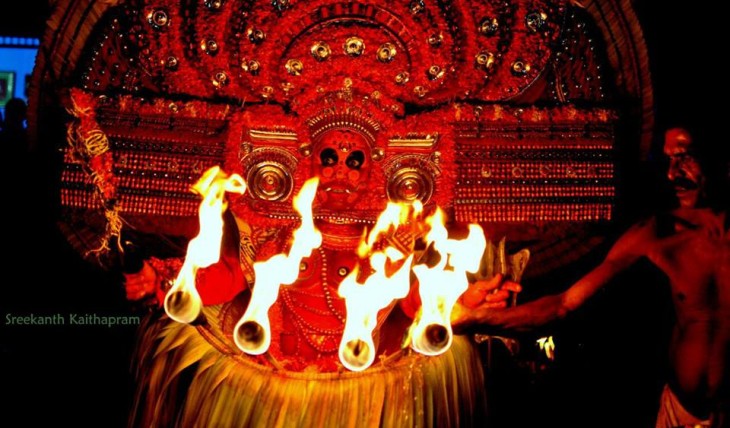 Dhumra (Dhooma) Bhagavathy Theyyam