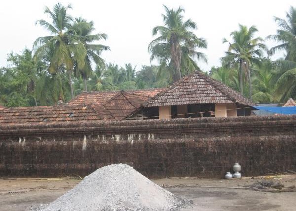 Udinur Kinathil Arayalinkeezhil Vishnumurthy Temple
