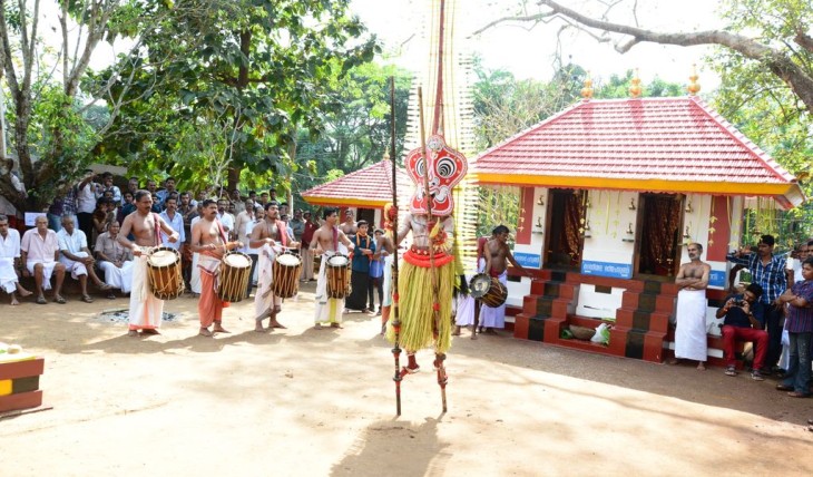 Thekkan Gulikan Theyyam at Kottiyoor nanmadam pariyaram